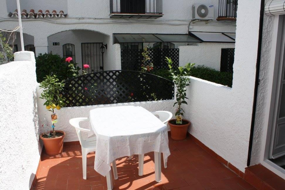 Casa Lesley Anne Apartment เนร์คา ภายนอก รูปภาพ
